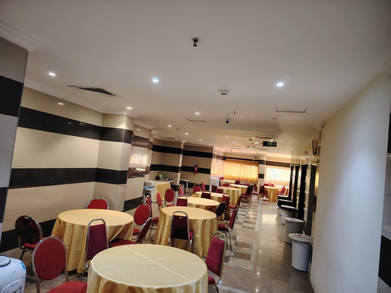 Hotel Foyer & Seating Lounge